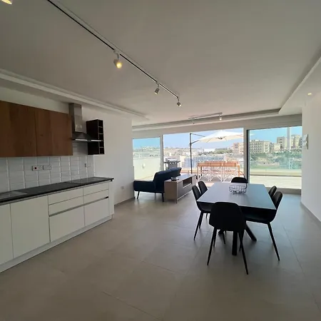 Sea Front Penthouse Apartman *