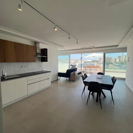 Sea Front Penthouse Ta Xbiex